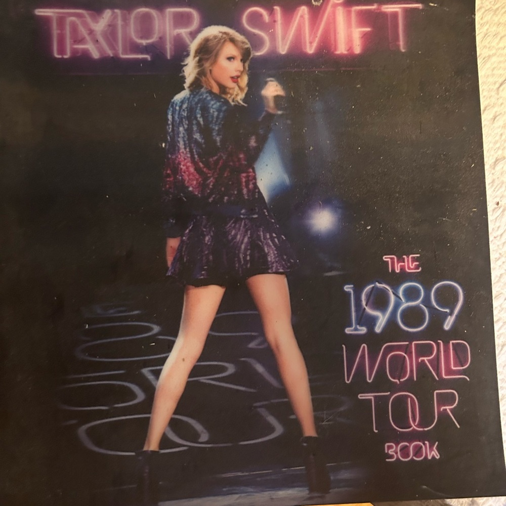 Taylor Swift 1989 World Tour Book